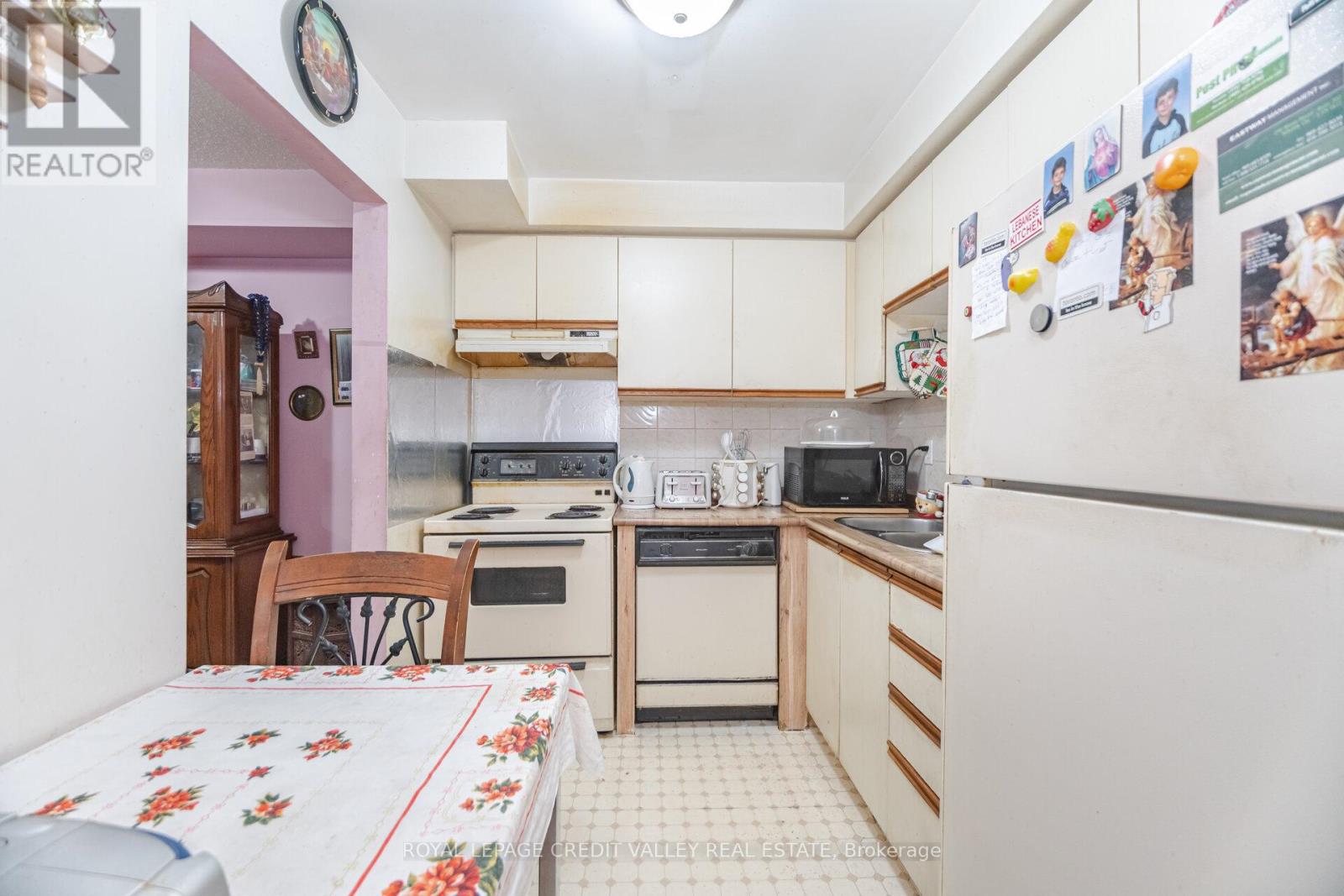 Property at 27 - 905 BAYLY STREET image 4