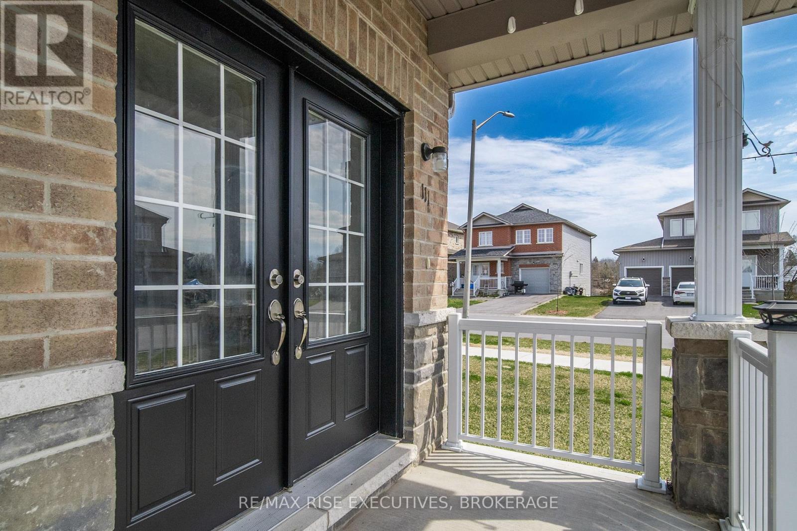Property at 111 BRENNAN CRESCENT image 3