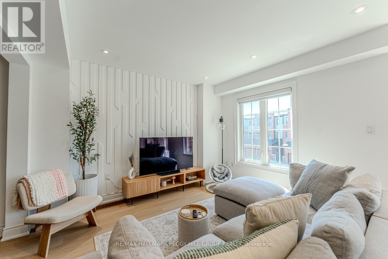 Property at 48 HAY LANE image 3