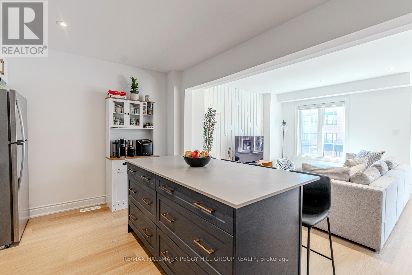 Property at 48 HAY LANE image 5