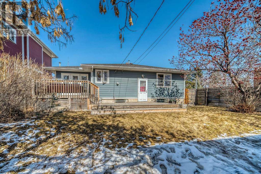 Property at 703 47 Avenue SW image 3