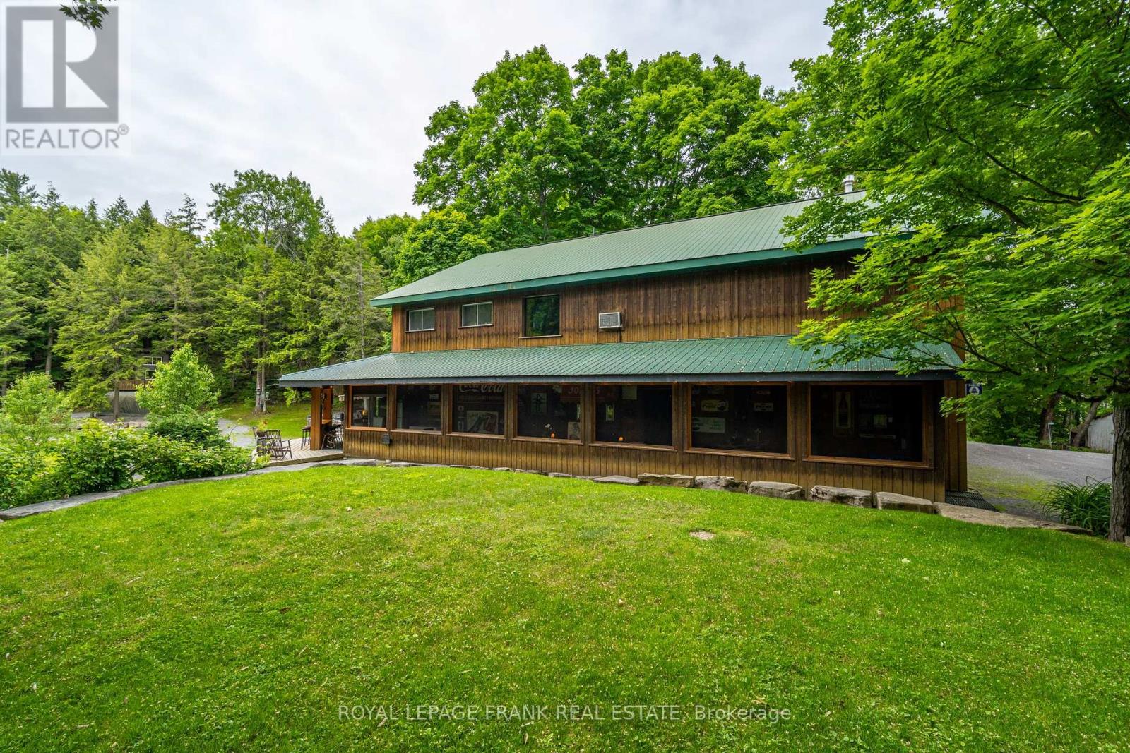 1329 Trappers Lane, Douro-Dummer, Ontario  K0L 2H0 - Photo 11 - X12103784