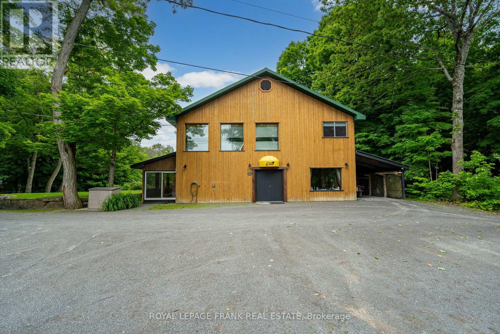 1329 Trappers Lane, Douro-Dummer, Ontario  K0L 2H0 - Photo 12 - X12103784
