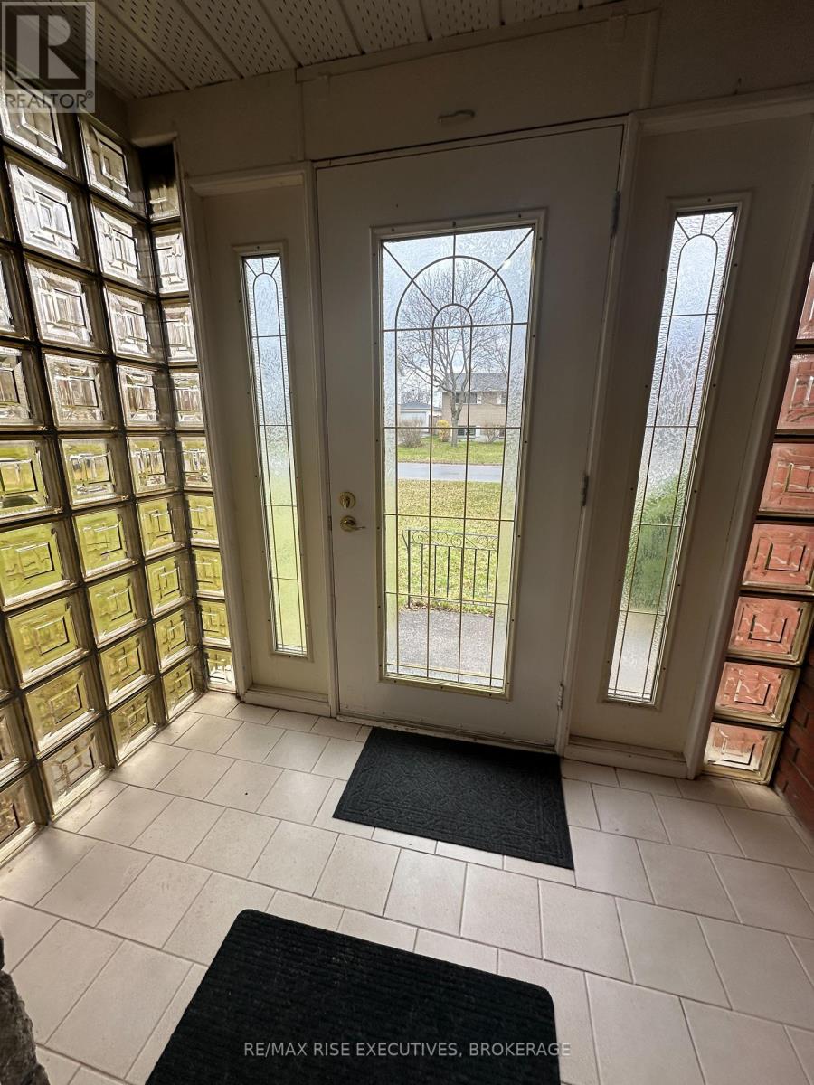 54 Silver Street, Kingston (Central City West), Ontario  K7M 2P5 - Photo 3 - X12103842