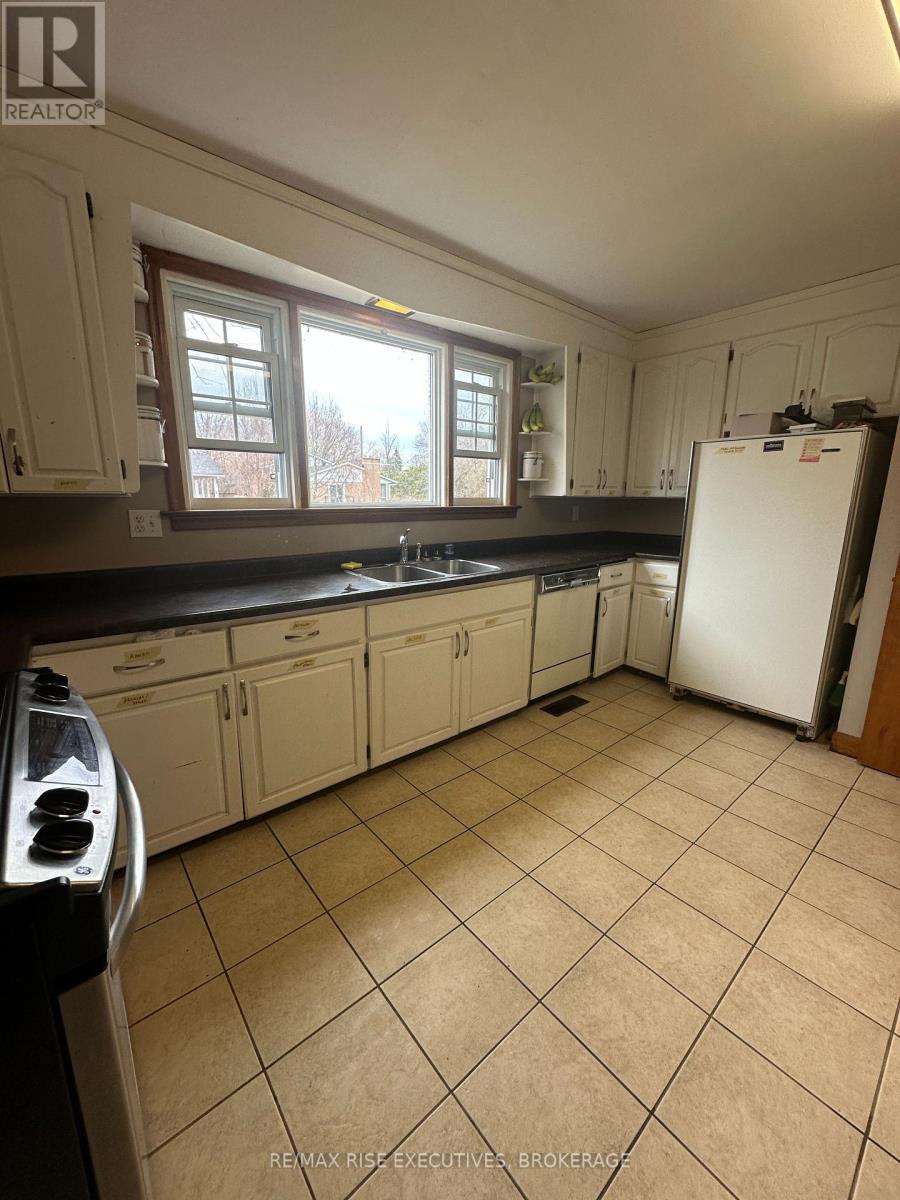 54 Silver Street, Kingston (Central City West), Ontario  K7M 2P5 - Photo 5 - X12103842
