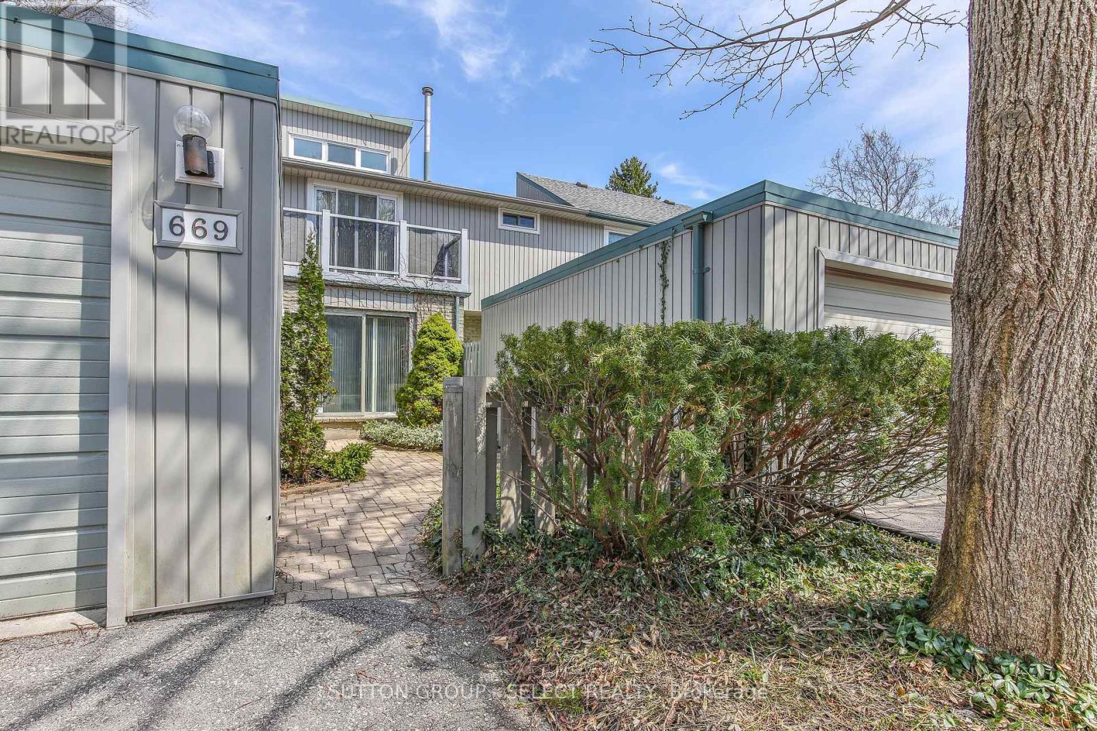 Property at 669 WOODCREST BOULEVARD image 4