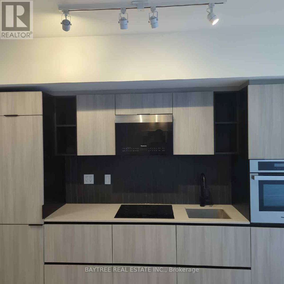 202 - 2 AUGUSTA AVENUE, Toronto, Ontario