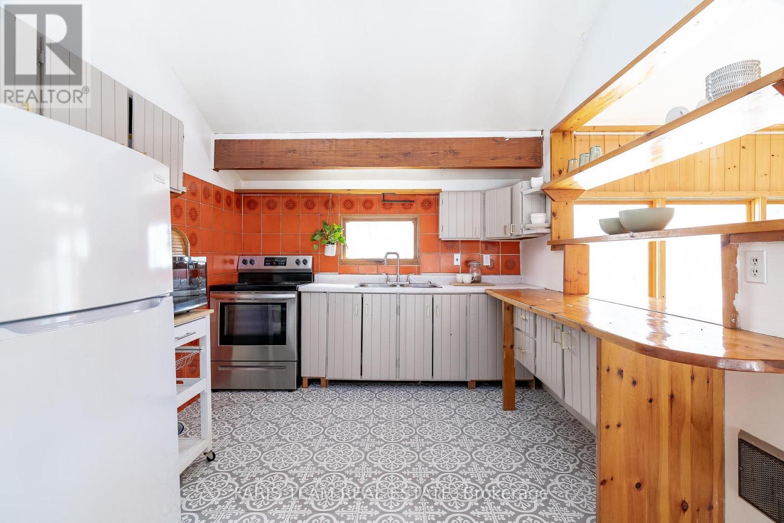Property at 20 GLEN CEDAR DRIVE image 3