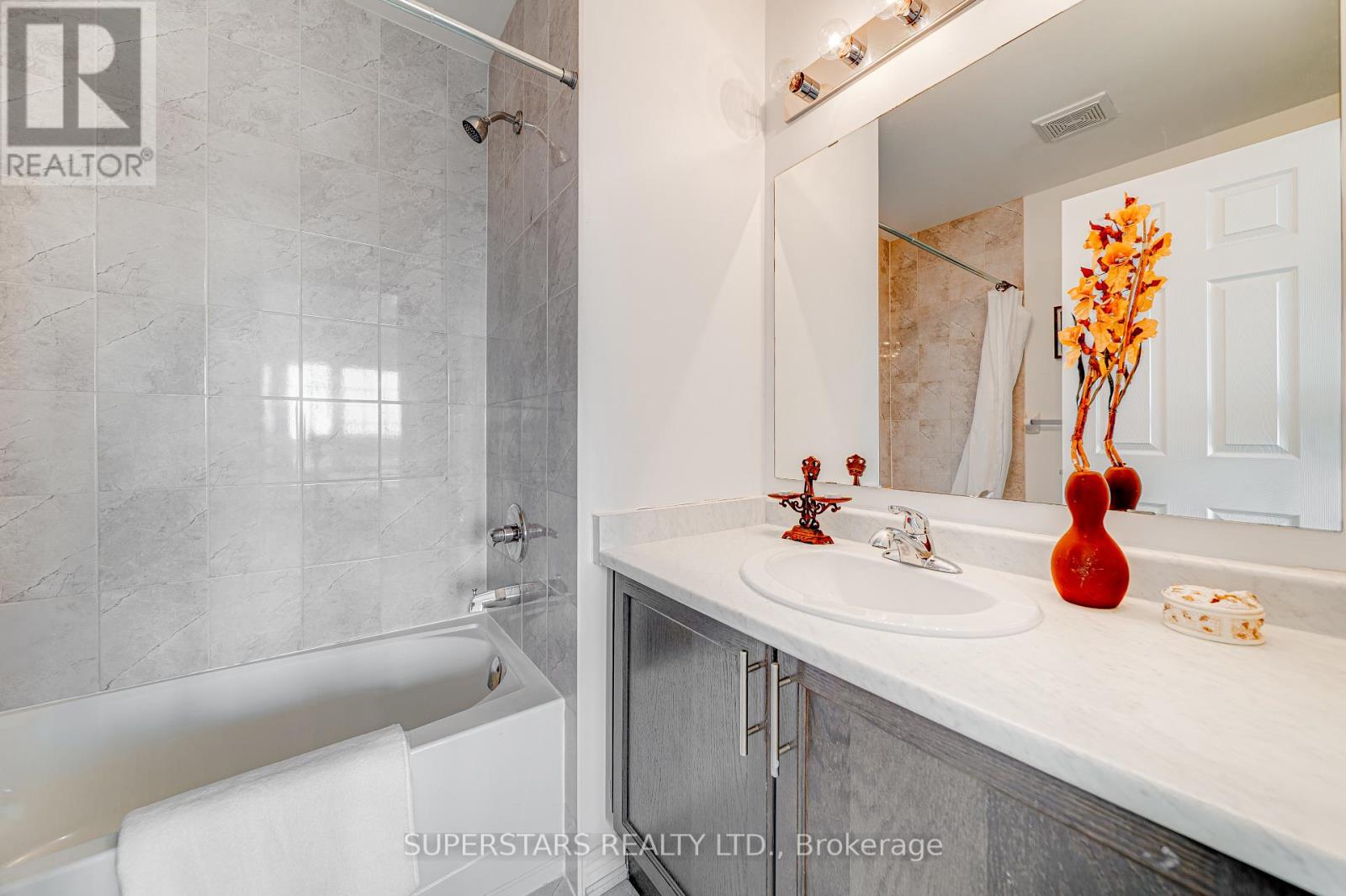 1916 Donald Cousens Parkway, Markham, Ontario  L6B 1M4 - Photo 18 - N12103800