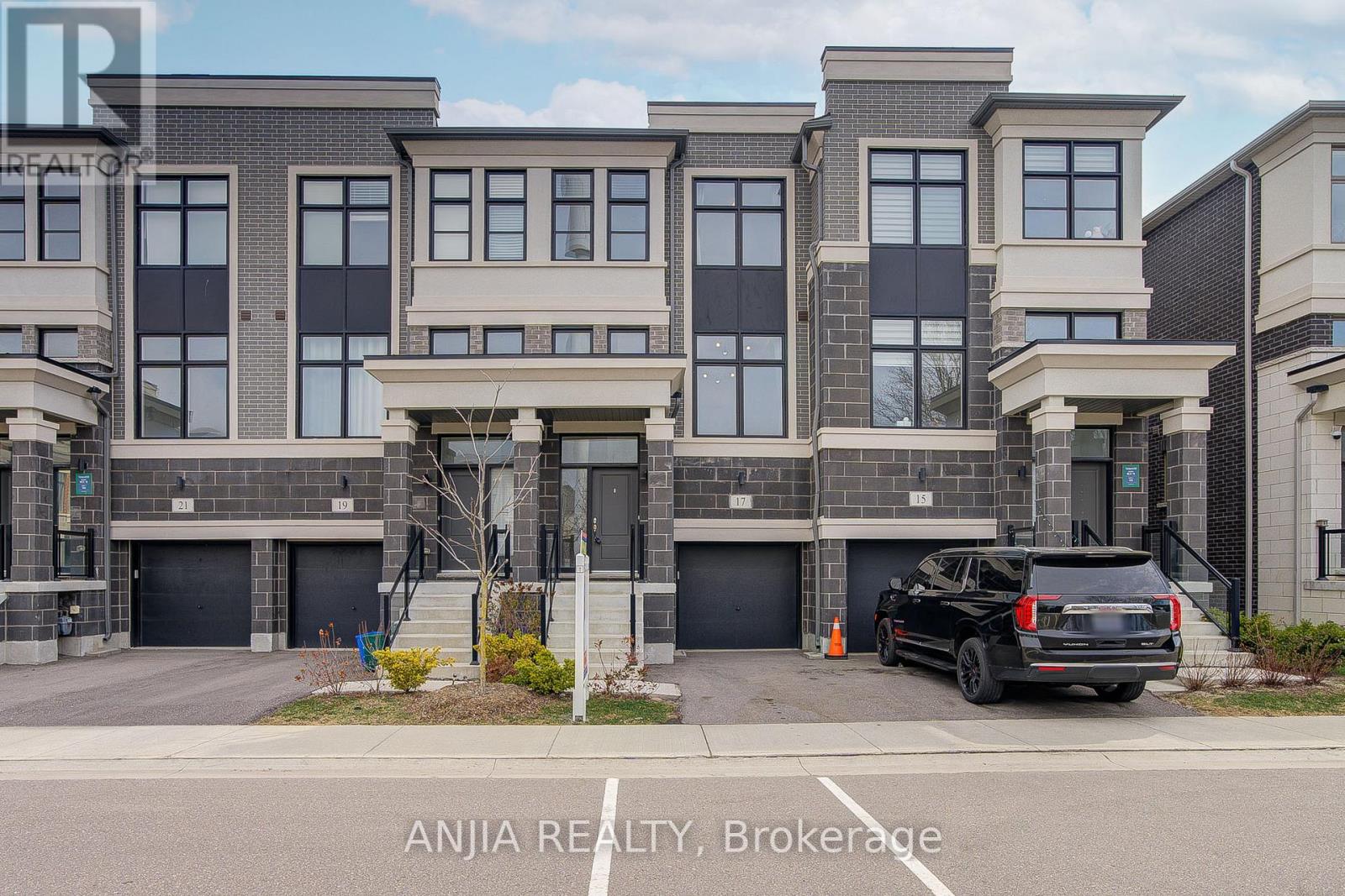 Property at 17 ARMILLO PLACE image 2