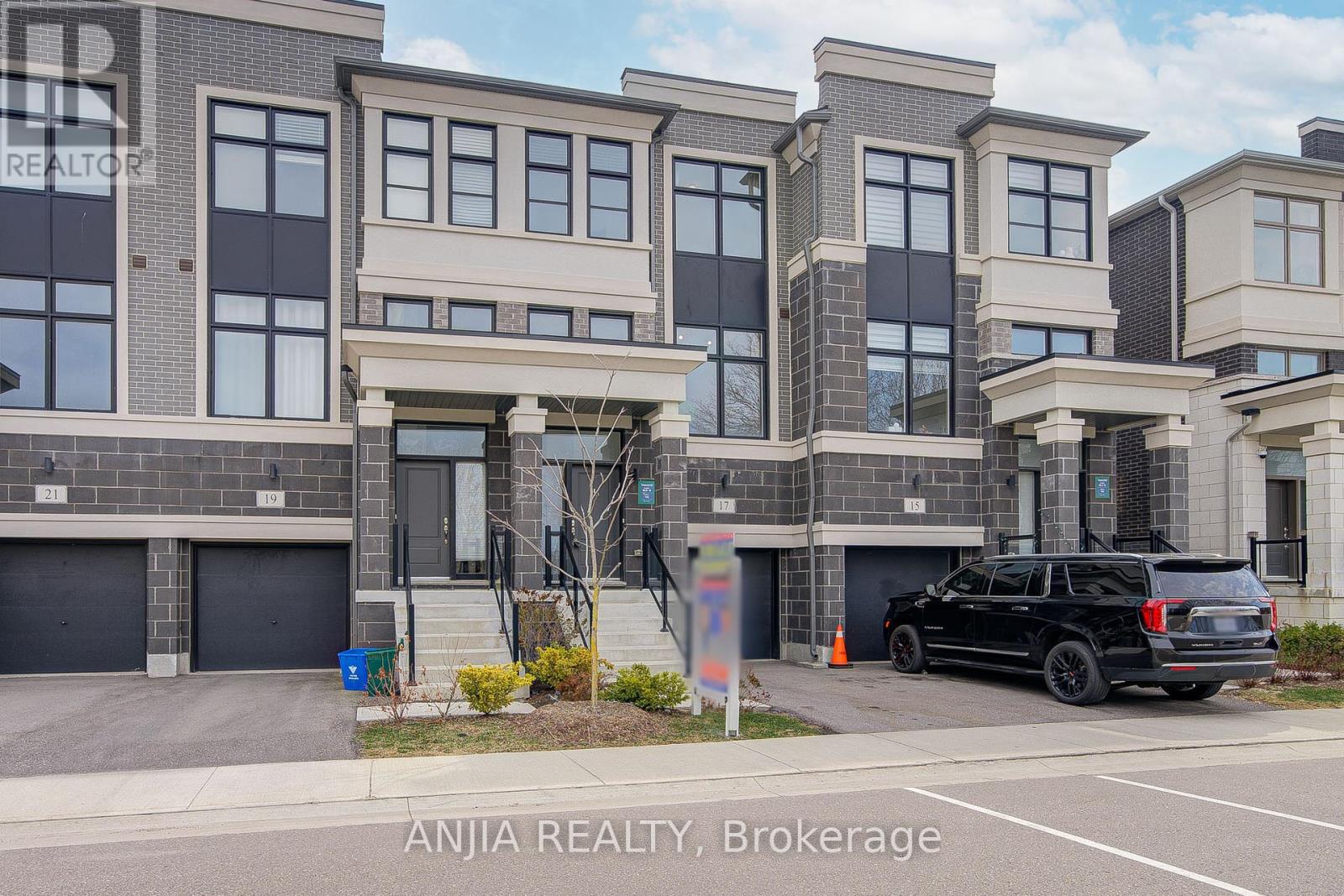Property at 17 ARMILLO PLACE image 3