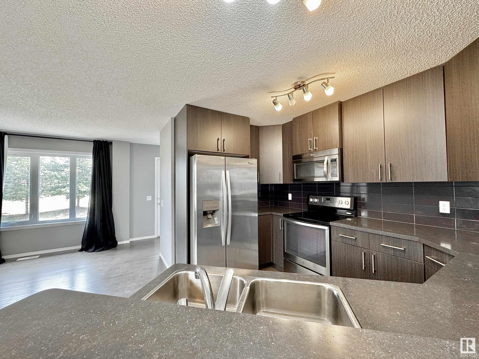 Property at 20 AUREA BA image 5