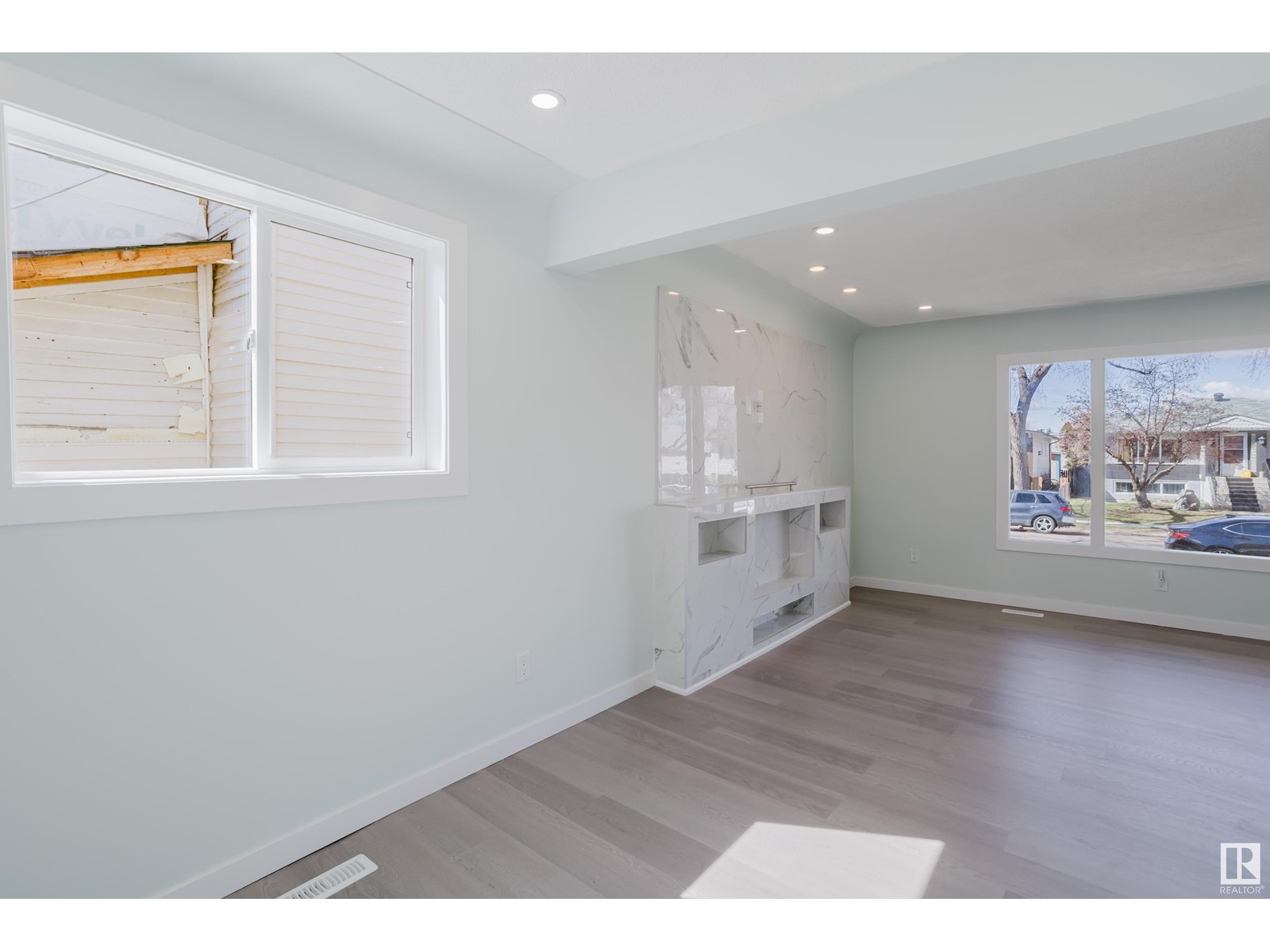 Property at 12821 125 ST NW image 4