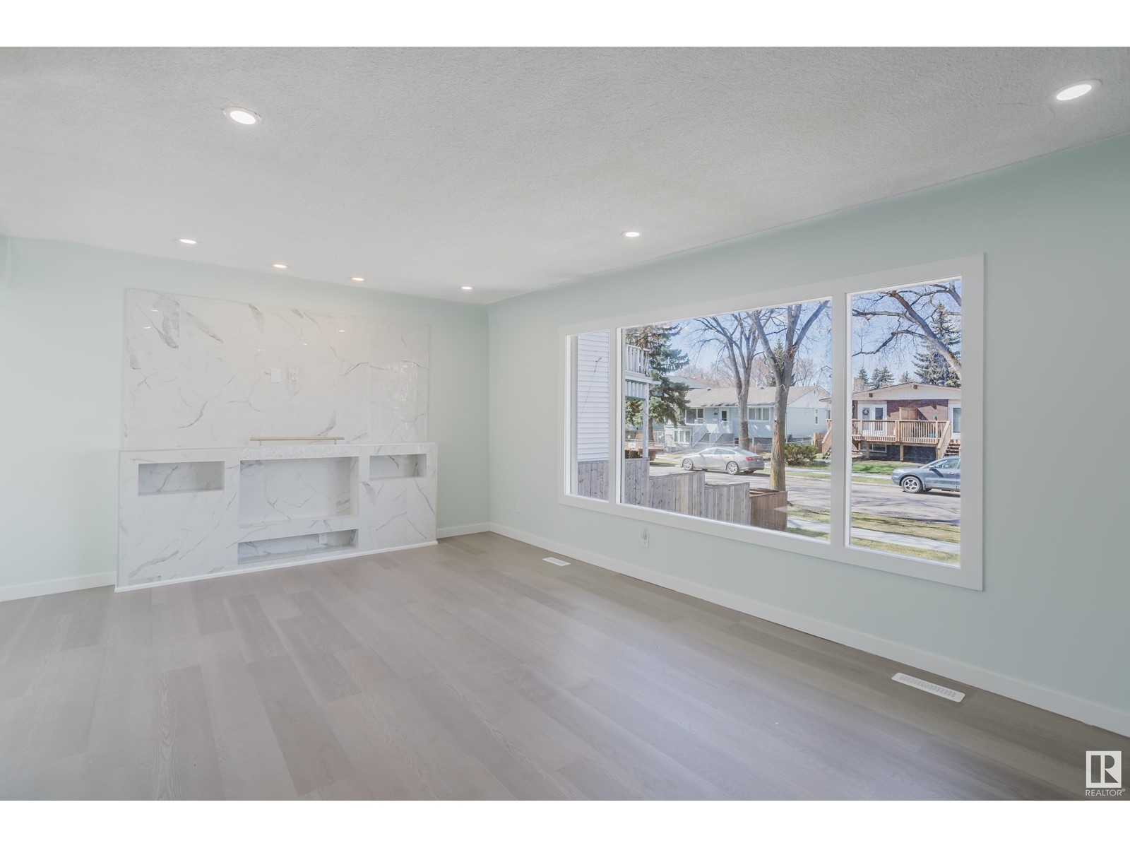 Property at 12821 125 ST NW image 2