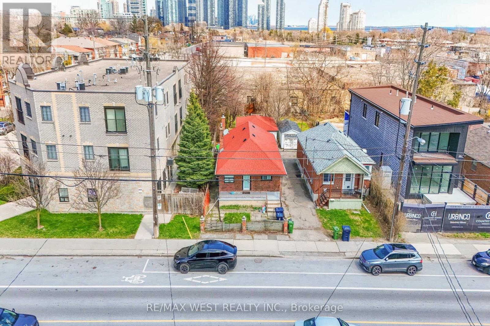 Property at 371 ROYAL YORK ROAD image 1
