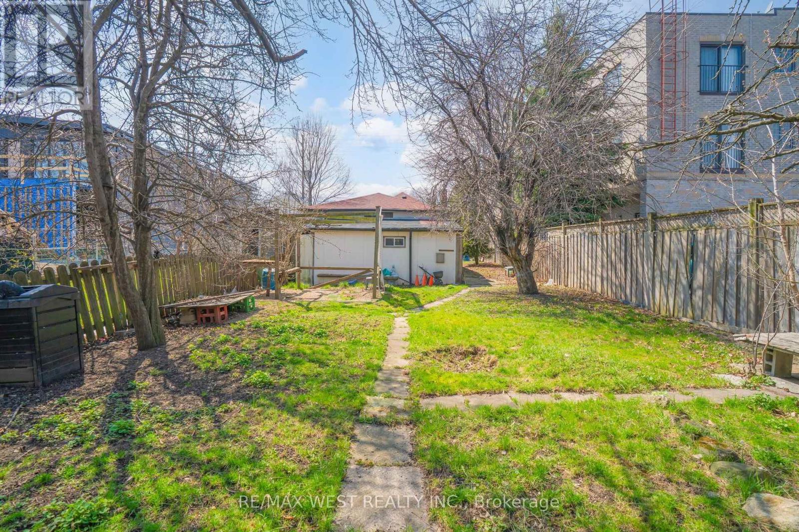 371 Royal York Road, Toronto, Ontario  M8Y 2R1 - Photo 18 - W12103793