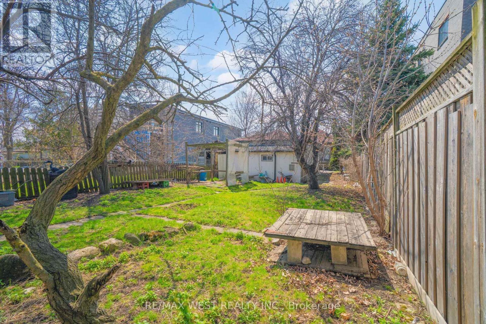 371 Royal York Road, Toronto, Ontario  M8Y 2R1 - Photo 19 - W12103793