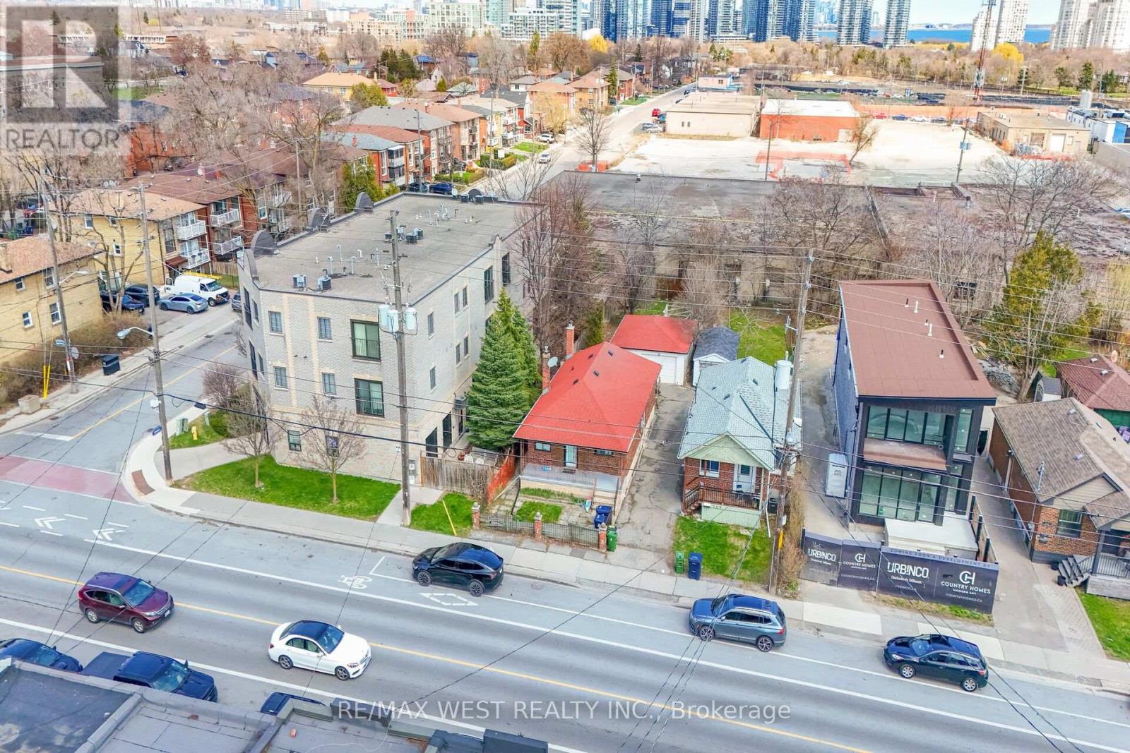 Property at 371 ROYAL YORK ROAD image 2