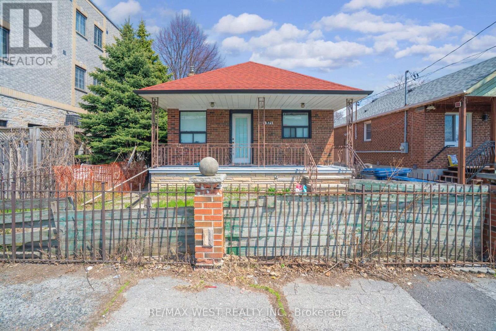 371 Royal York Road, Toronto, Ontario  M8Y 2R1 - Photo 7 - W12103793