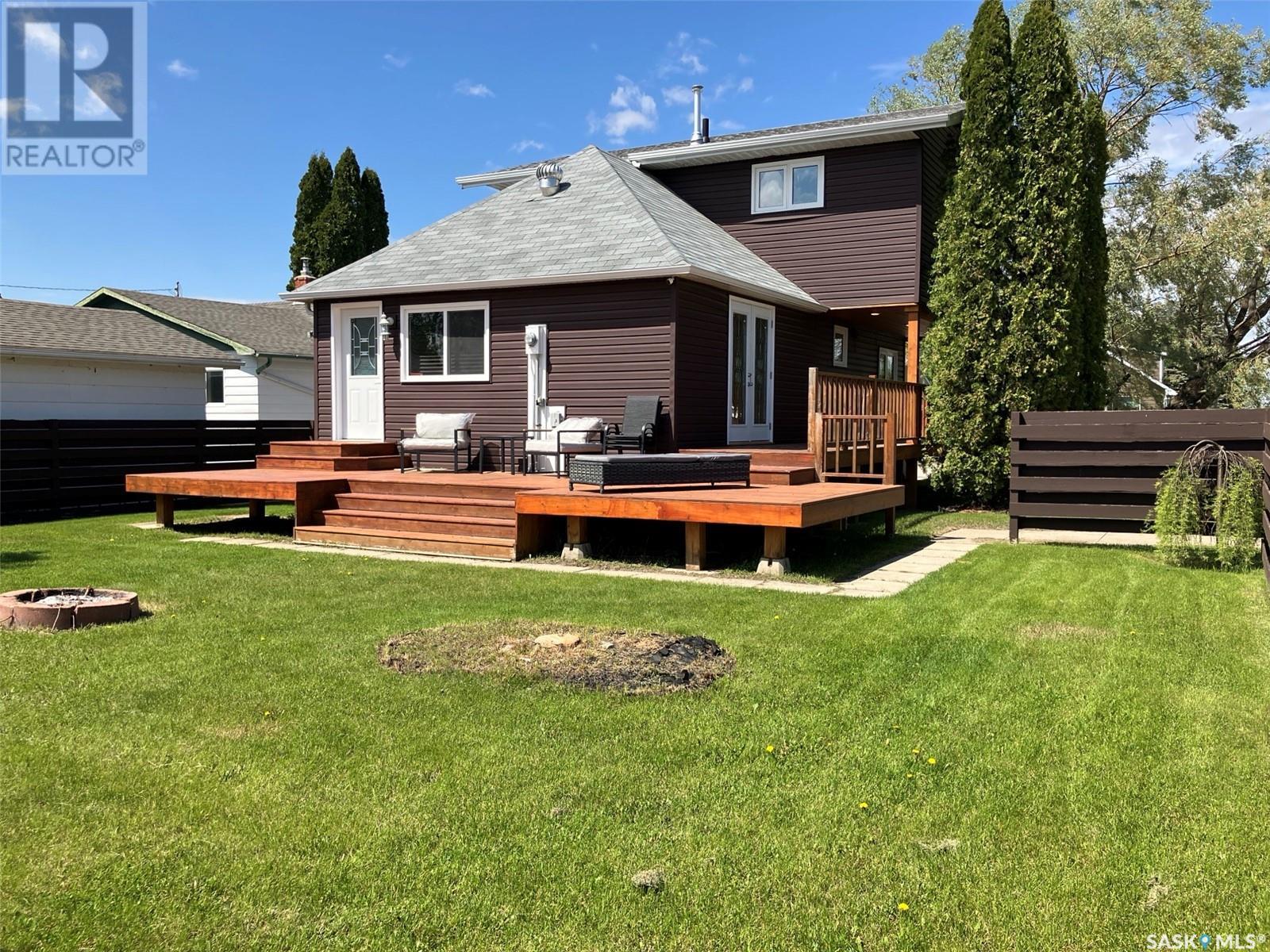 Property at 600 8th AVENUE W image 2