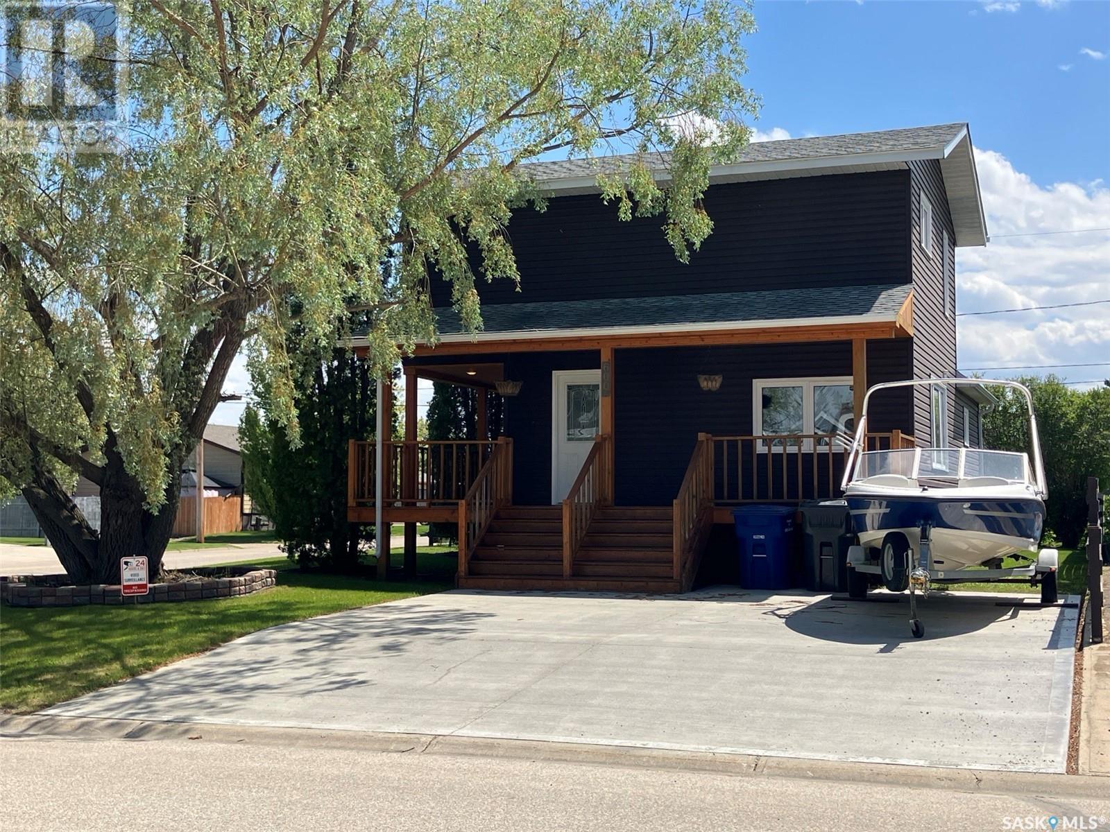 Property at 600 8th AVENUE W image 3