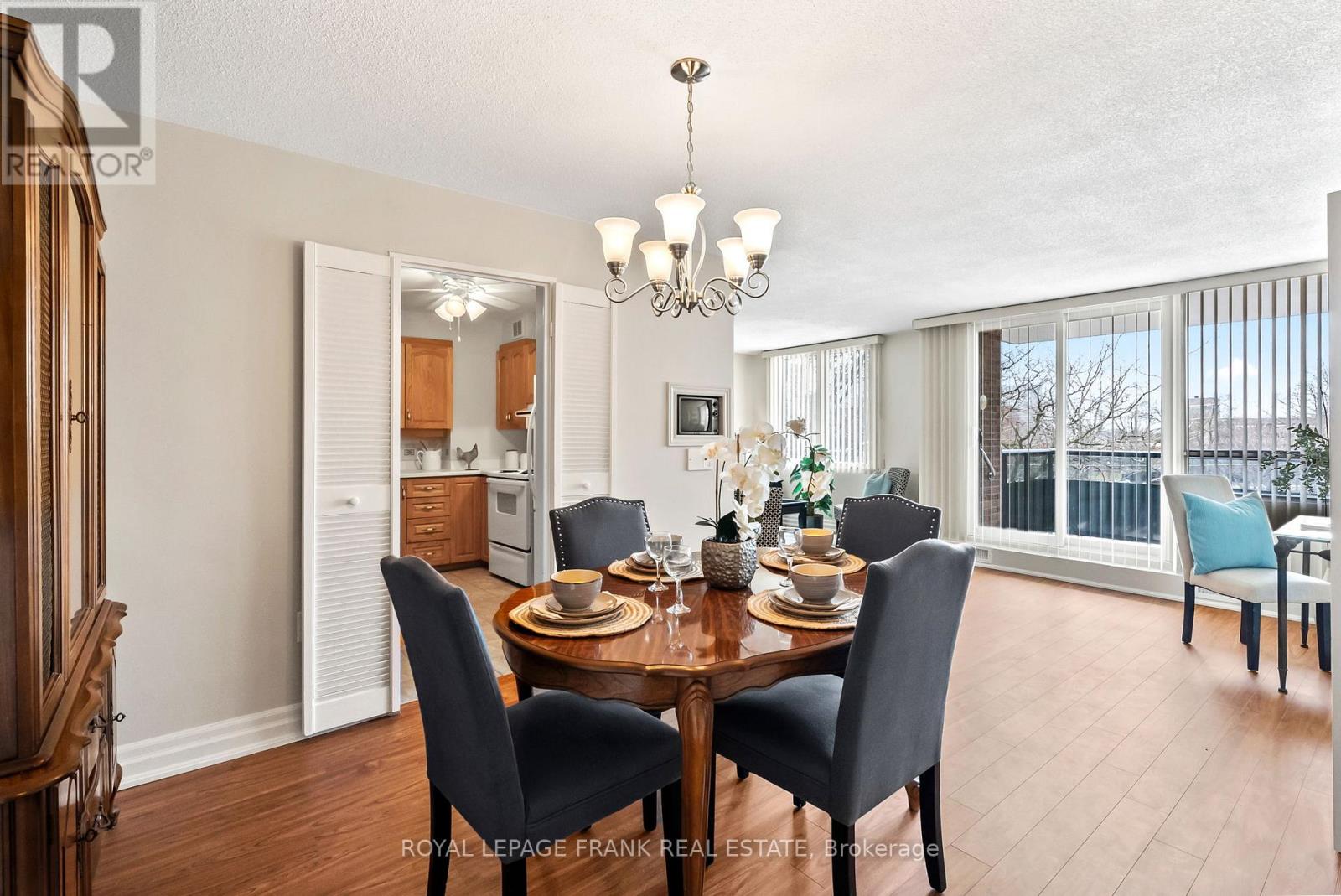 Property at 405 - 363 SIMCOE STREET N image 2