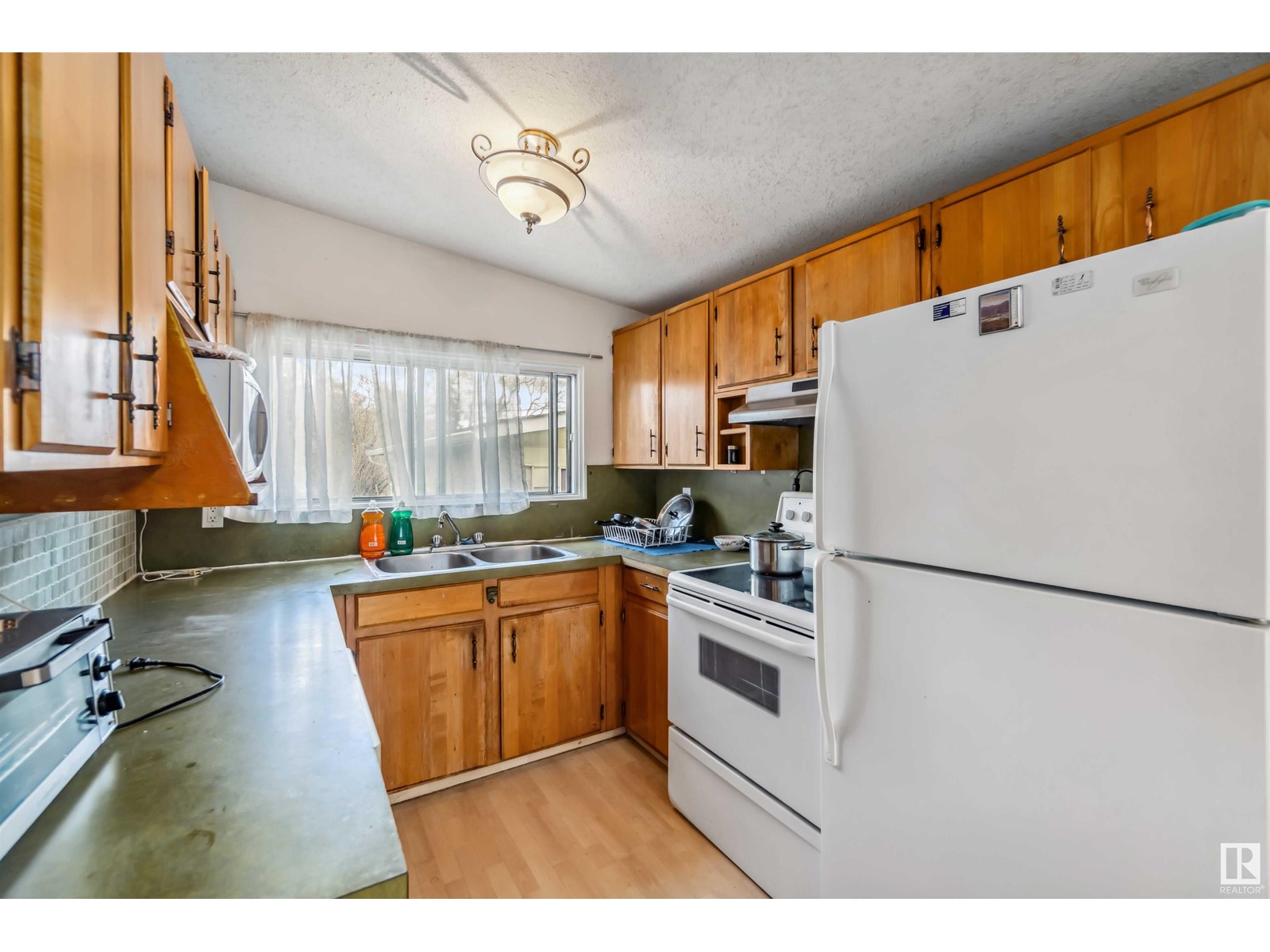 Property at 16314 96A AV NW image 5