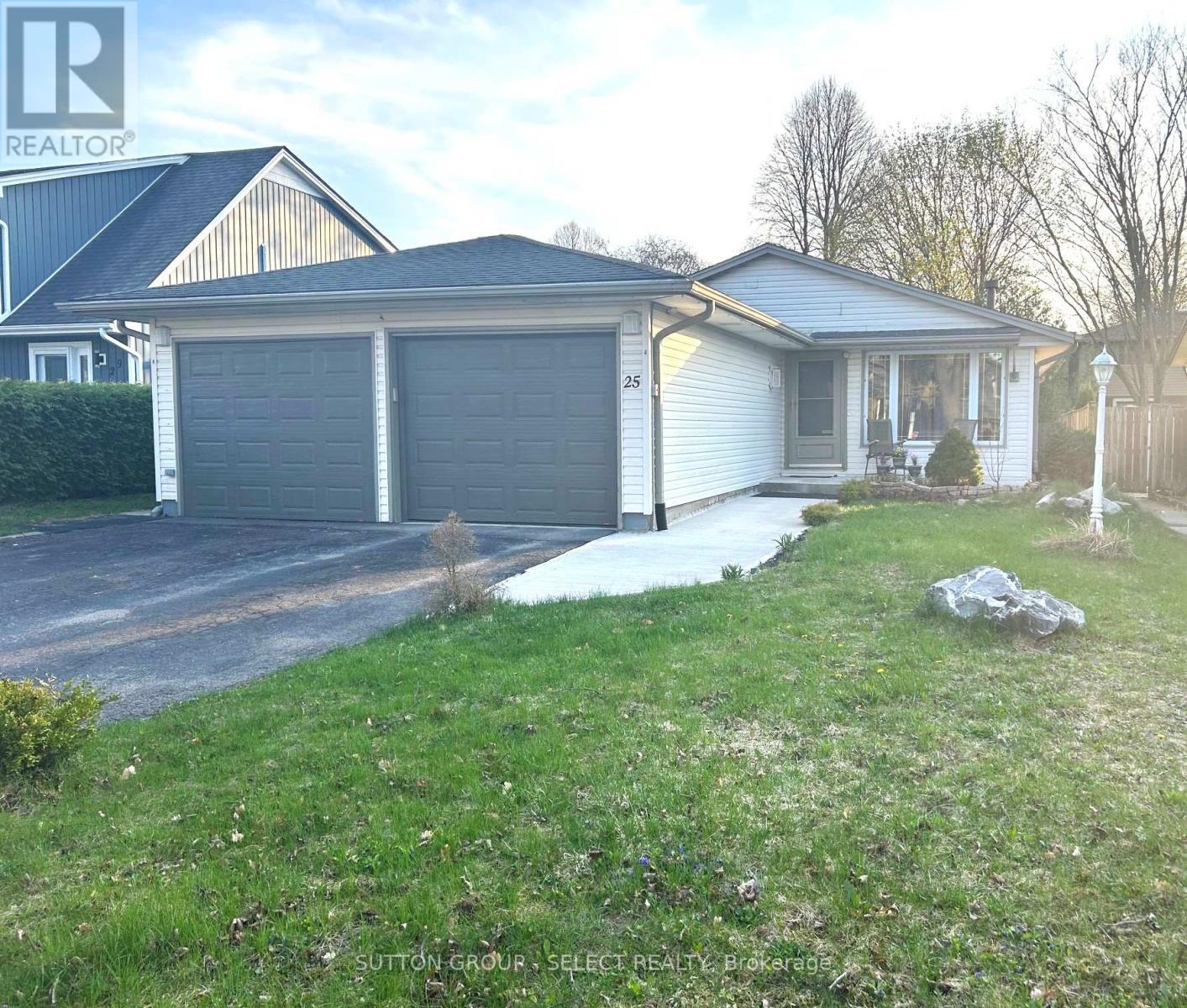 25 Cottonwood Crescent
