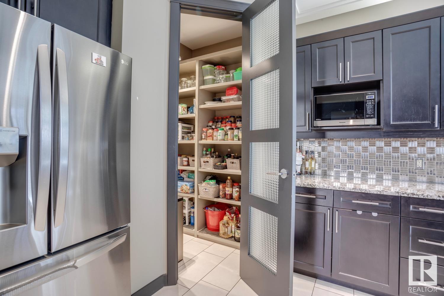 Property at 14 OAK PT image 2