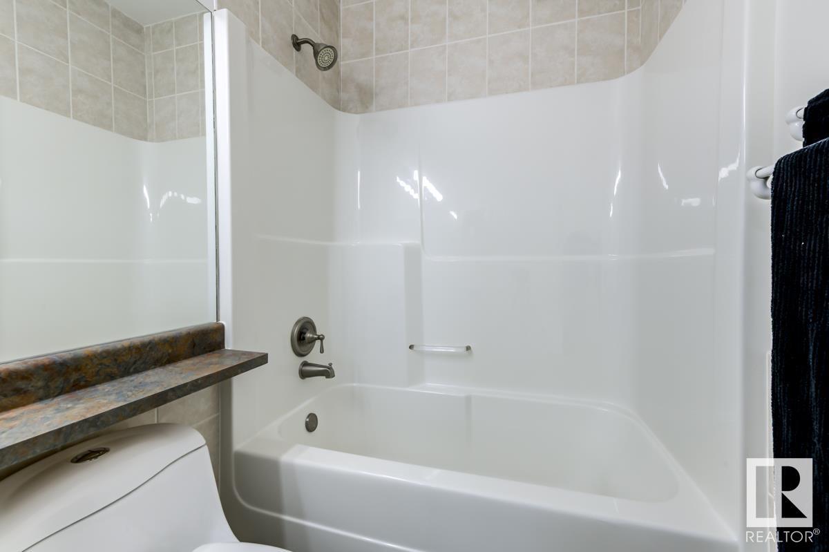 Property at 64 MEADOWVIEW PT image 5