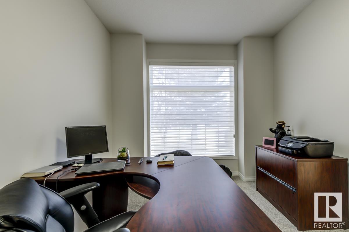 Property at 64 MEADOWVIEW PT image 2
