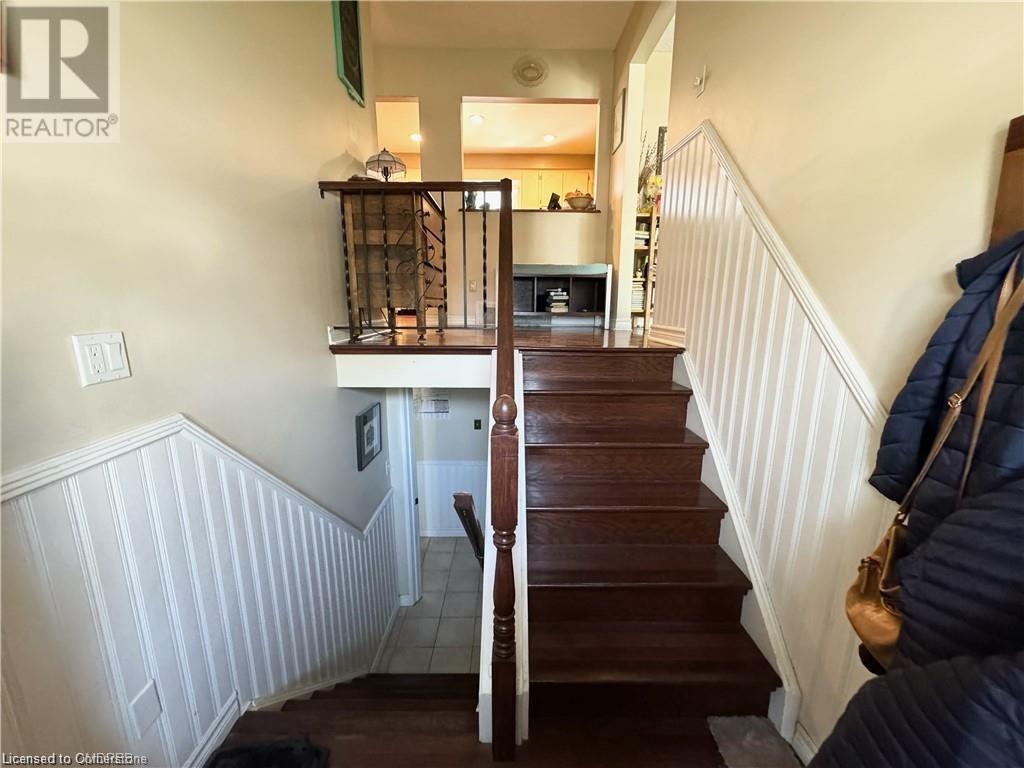 Property at 11 ROWAN Court image 3