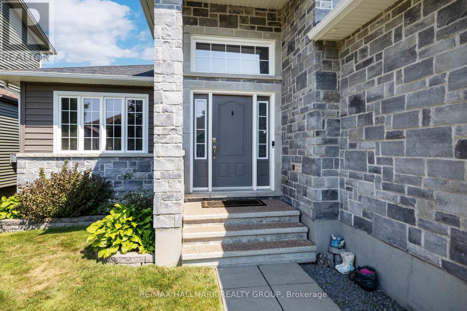 Property at 75 SETTLEMENT LANE image 2