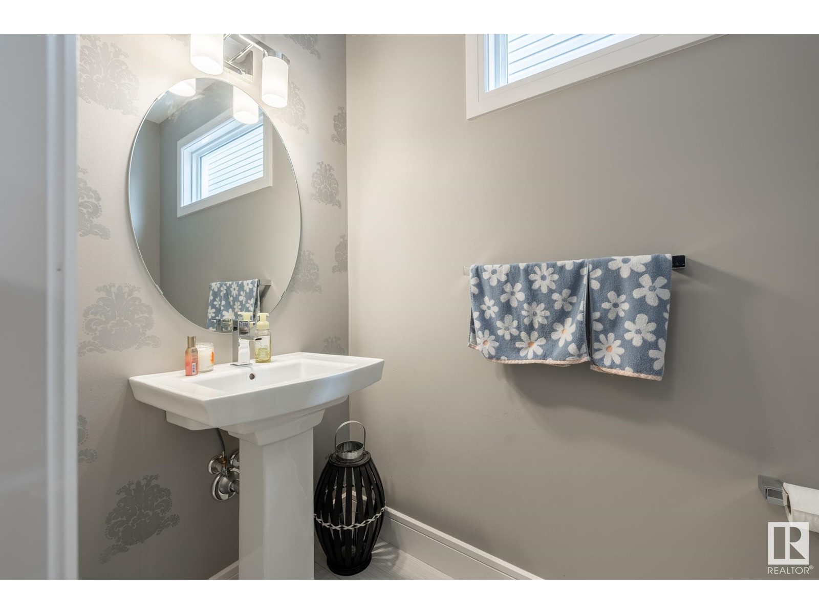 Property at 78 SUNLAND WY image 3