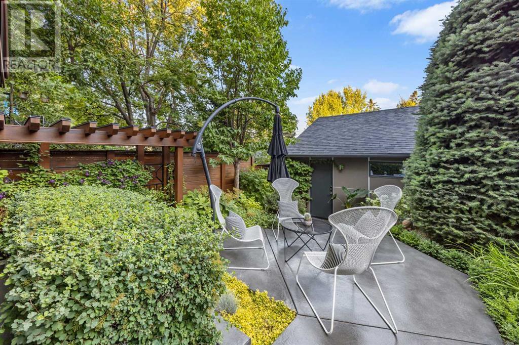 Property at 1913 30 Avenue SW image 4