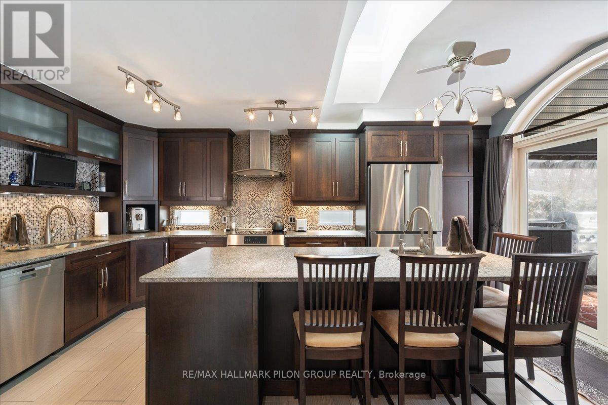Property at 1085 AMBERCREST STREET image 3