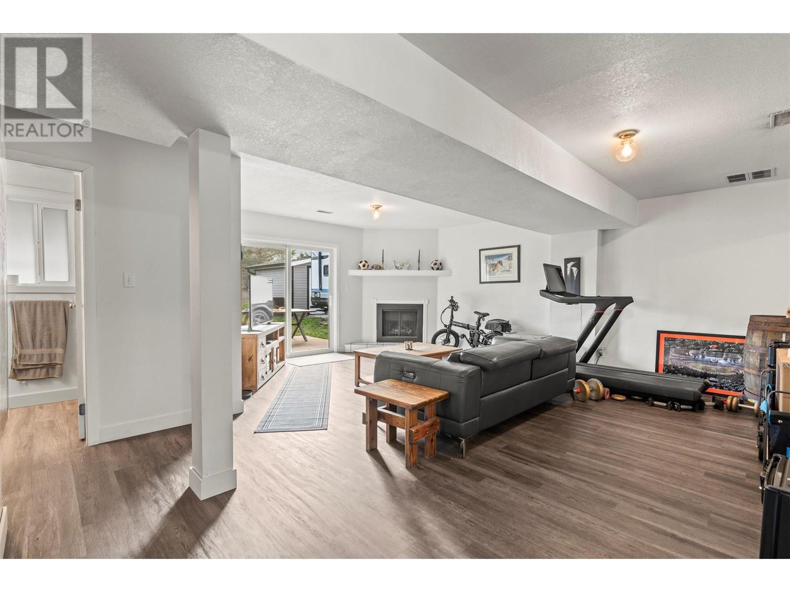 2260 Okanagan Street, Armstrong, British Columbia  V4Y 0B7 - Photo 8 - 10344090