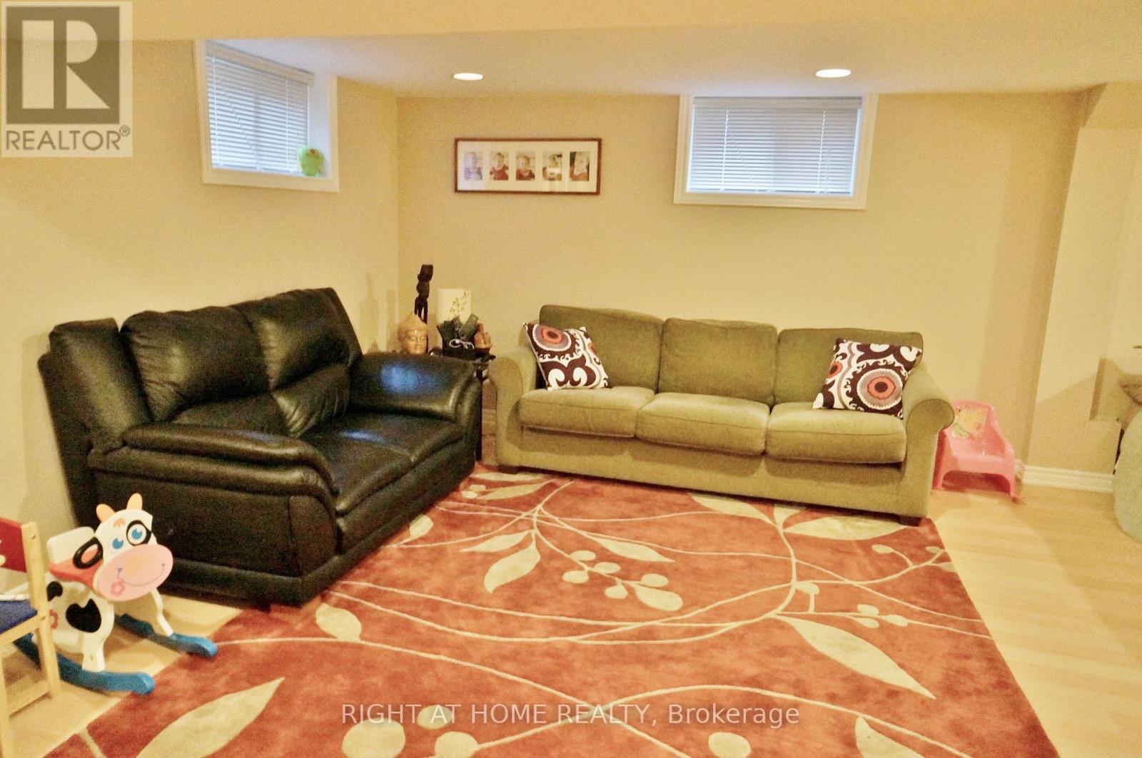 653 Cosburn Avenue, Toronto, Ontario  M4C 2V1 - Photo 10 - E12103900