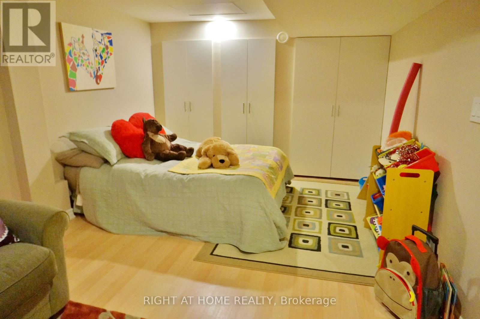 653 Cosburn Avenue, Toronto, Ontario  M4C 2V1 - Photo 11 - E12103900