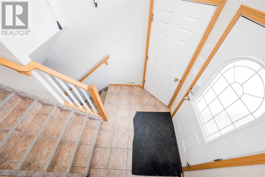 1052 10 Street, Beaverlodge, Alberta  T0H 0C0 - Photo 3 - A2214873