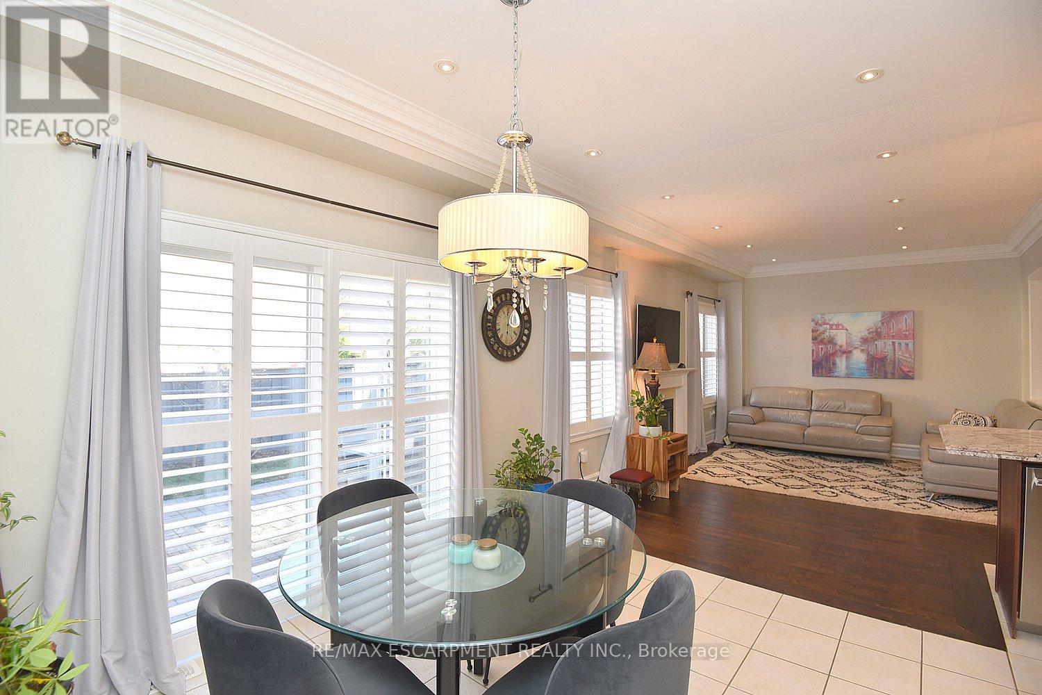 3321 Steeplechase Drive, Burlington, Ontario  L7M 0N6 - Photo 16 - W12103865