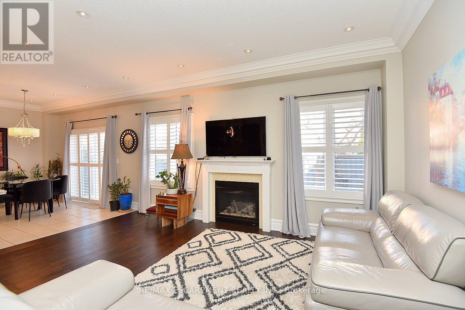 3321 Steeplechase Drive, Burlington, Ontario  L7M 0N6 - Photo 8 - W12103865