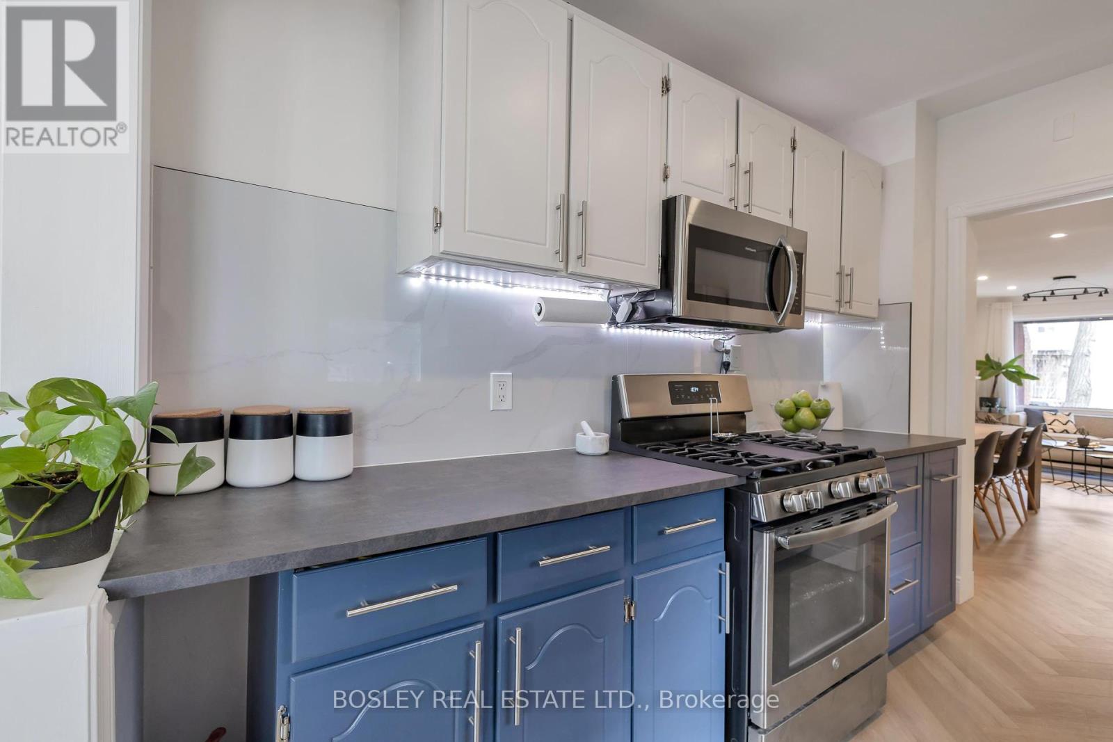 25 Warren Crescent, Toronto (Lambton Baby Point), Ontario  M6S 4S1 - Photo 15 - W12103876