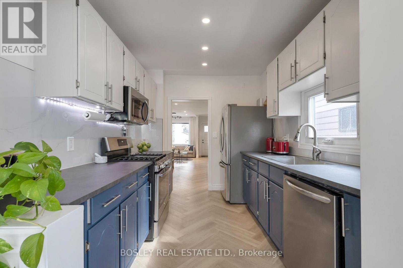 25 Warren Crescent, Toronto (Lambton Baby Point), Ontario  M6S 4S1 - Photo 16 - W12103876
