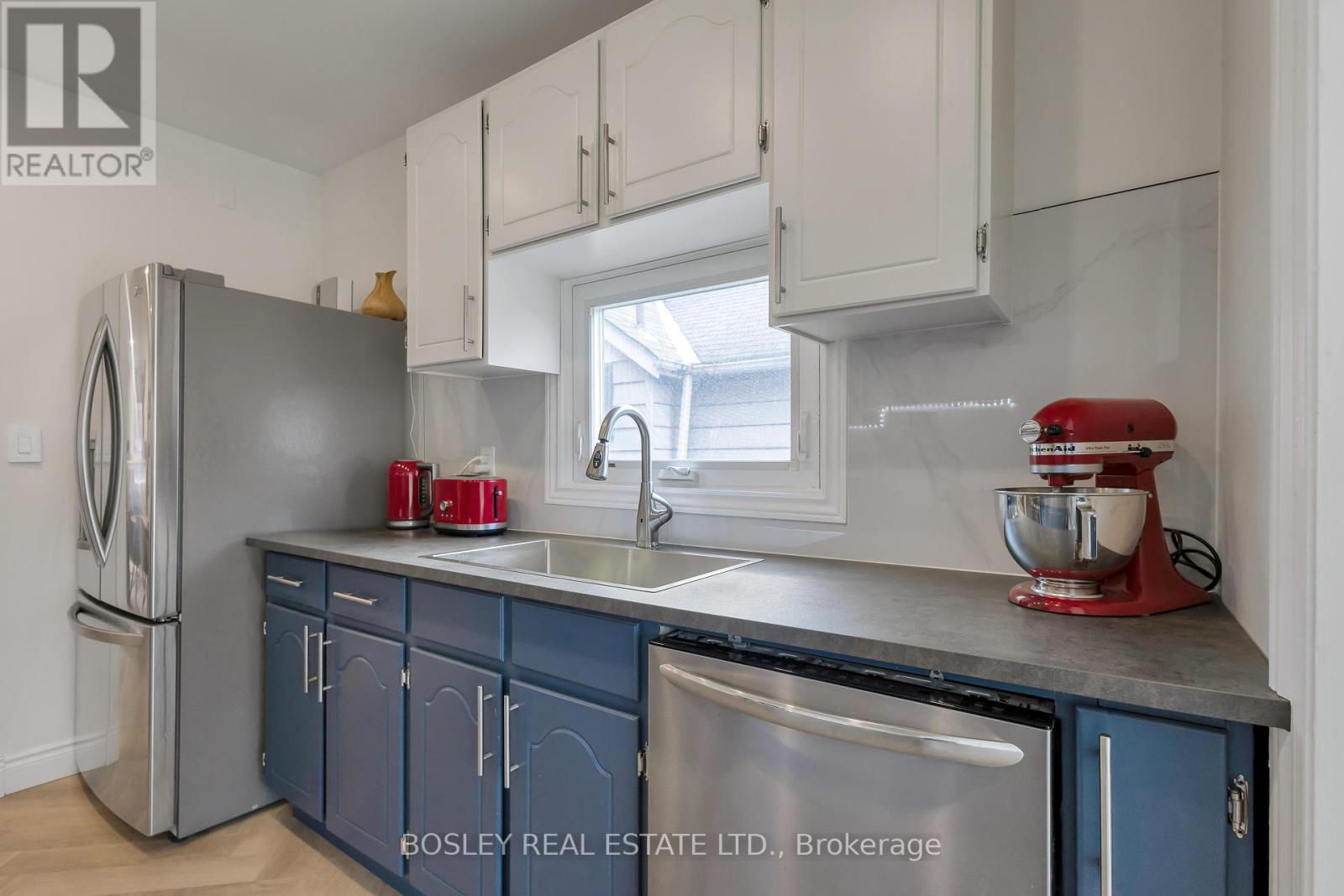25 Warren Crescent, Toronto (Lambton Baby Point), Ontario  M6S 4S1 - Photo 18 - W12103876