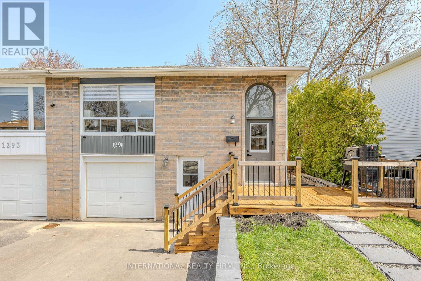 1291 Consort Crescent, Burlington, Ontario  L7M 1J8 - Photo 1 - W12103882