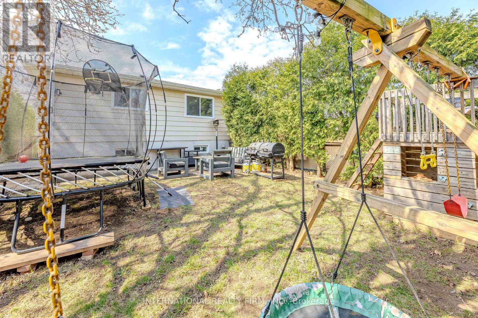 1291 Consort Crescent, Burlington, Ontario  L7M 1J8 - Photo 45 - W12103882