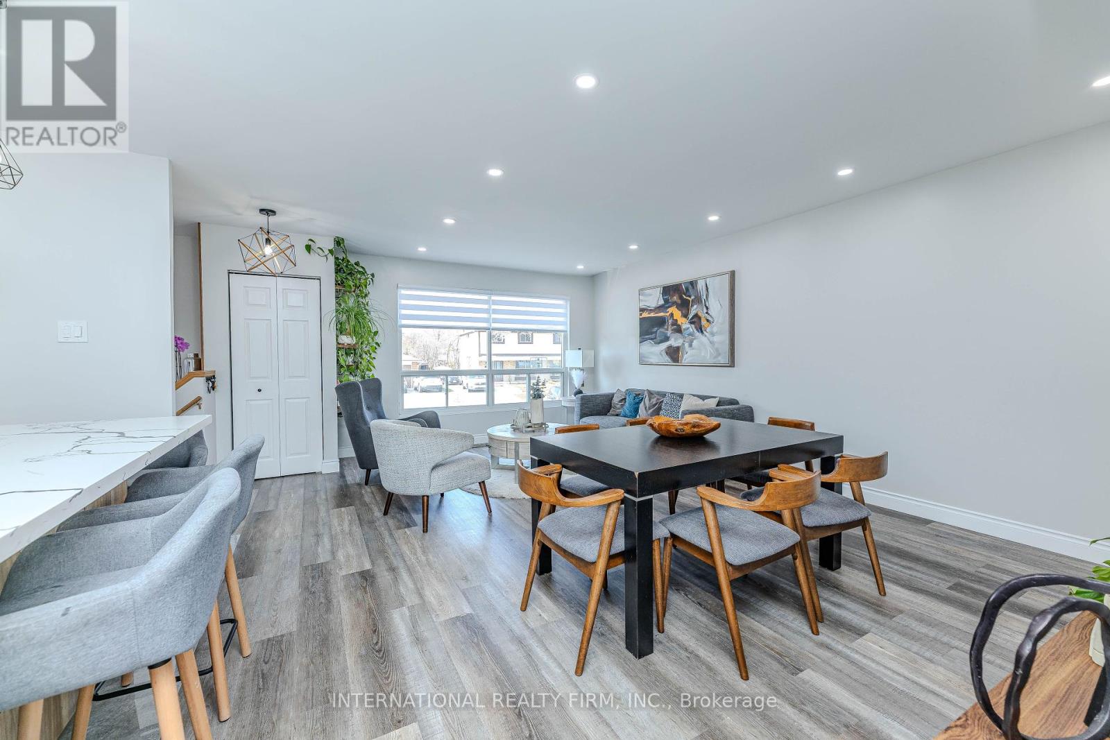 1291 Consort Crescent, Burlington, Ontario  L7M 1J8 - Photo 8 - W12103882