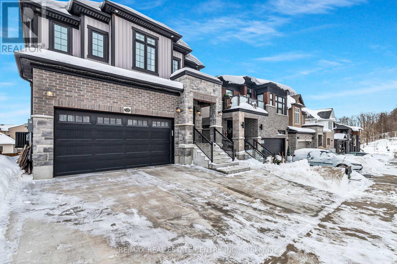 Property at 528 NATHALIE CRESCENT image 3