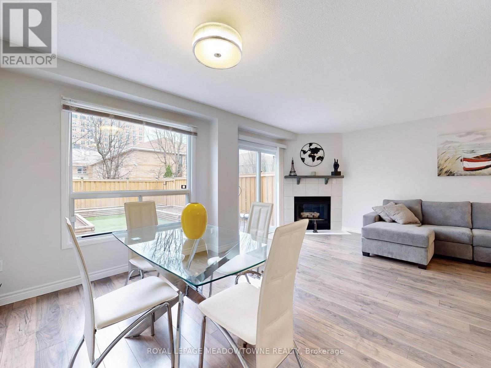 152 Essling Avenue, Hamilton, Ontario  L9B 2H9 - Photo 10 - X12092475